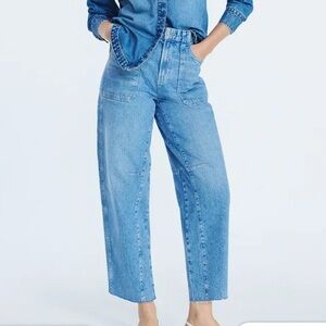 FREE ASSEMBLY BARREL CARPENTER JEANS SIZE 4